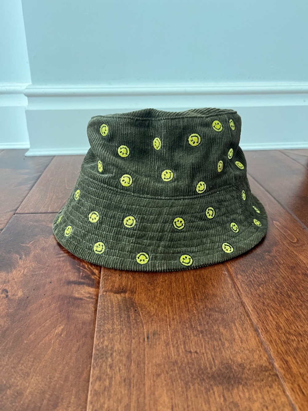 Urban Outfitters corduroy bucket hat - Picture 1 of 5